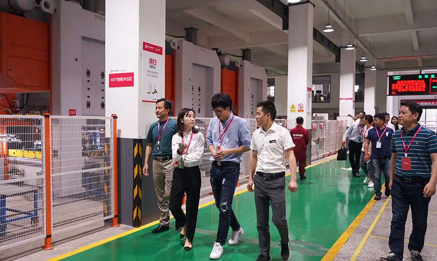 阿里巴巴集團(tuán)廚房大家電負(fù)責(zé)人子謖一行到訪佳歌集團(tuán) 參觀智慧工廠 阿里巴巴集團(tuán)廚房大家電負(fù)責(zé)人子謖一行到訪佳歌集團(tuán) 參觀智慧工廠