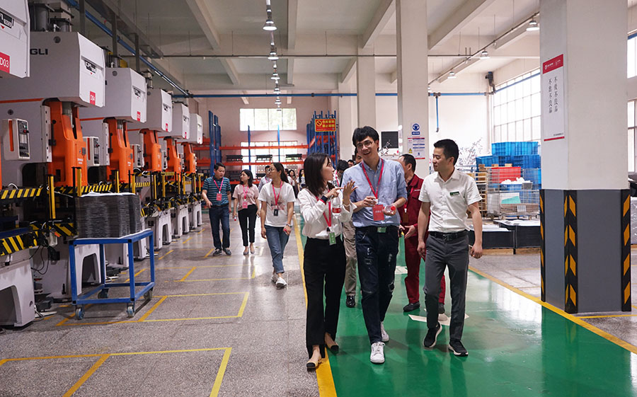 阿里巴巴集團(tuán)廚房大家電負(fù)責(zé)人子謖一行到訪佳歌集團(tuán) 參觀智慧工廠 阿里巴巴集團(tuán)廚房大家電負(fù)責(zé)人子謖一行到訪佳歌集團(tuán) 參觀智慧工廠