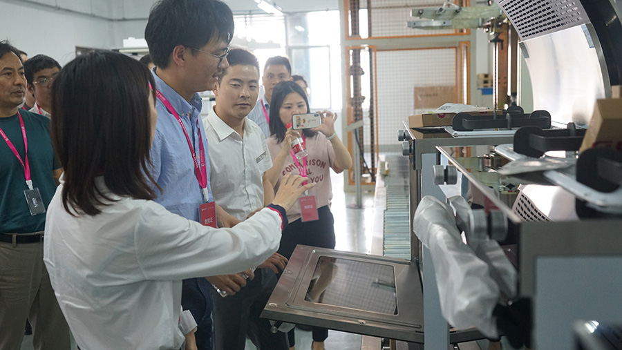 阿里巴巴集團(tuán)廚房大家電負(fù)責(zé)人子謖一行到訪佳歌集團(tuán) 參觀智慧工廠 阿里巴巴集團(tuán)廚房大家電負(fù)責(zé)人子謖一行到訪佳歌集團(tuán) 參觀智慧工廠