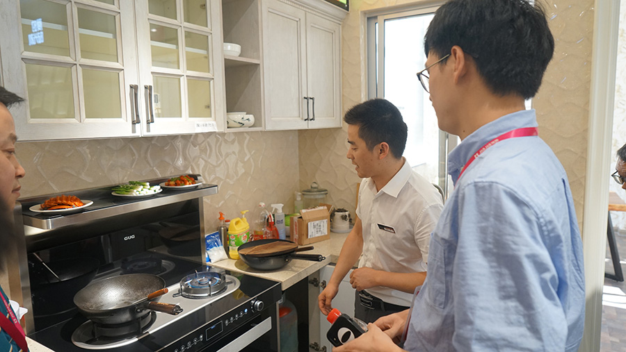 阿里巴巴集團(tuán)廚房大家電負(fù)責(zé)人子謖一行到訪佳歌集團(tuán) 參觀智慧工廠 阿里巴巴集團(tuán)廚房大家電負(fù)責(zé)人子謖一行到訪佳歌集團(tuán) 參觀智慧工廠