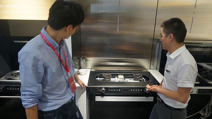 阿里巴巴集團(tuán)廚房大家電負(fù)責(zé)人子謖一行到訪佳歌集團(tuán) 參觀智慧工廠 阿里巴巴集團(tuán)廚房大家電負(fù)責(zé)人子謖一行到訪佳歌集團(tuán) 參觀智慧工廠