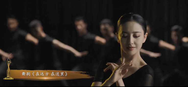 【一路佟行】無懼逆境！佳歌品牌代言人佟麗婭出席COSMO時(shí)尚盛典