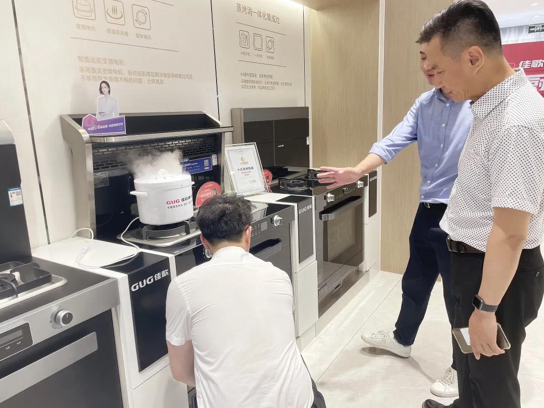 中國五金制品協(xié)會副理事長孟凡波一行蒞臨佳歌集團參觀指導(dǎo)！