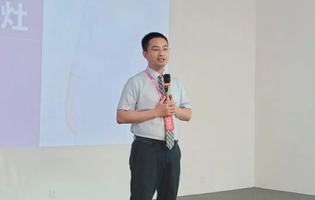 佳歌集成灶半年度營(yíng)銷總結(jié)會(huì)議暨全國招商峰會(huì)啟動(dòng)培訓(xùn)會(huì)順利召開！